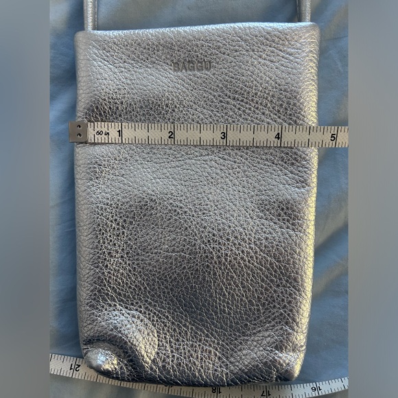 BAGGU Silver Leather Phone Sling Crossbody Case Bag - Picture 4 of 6